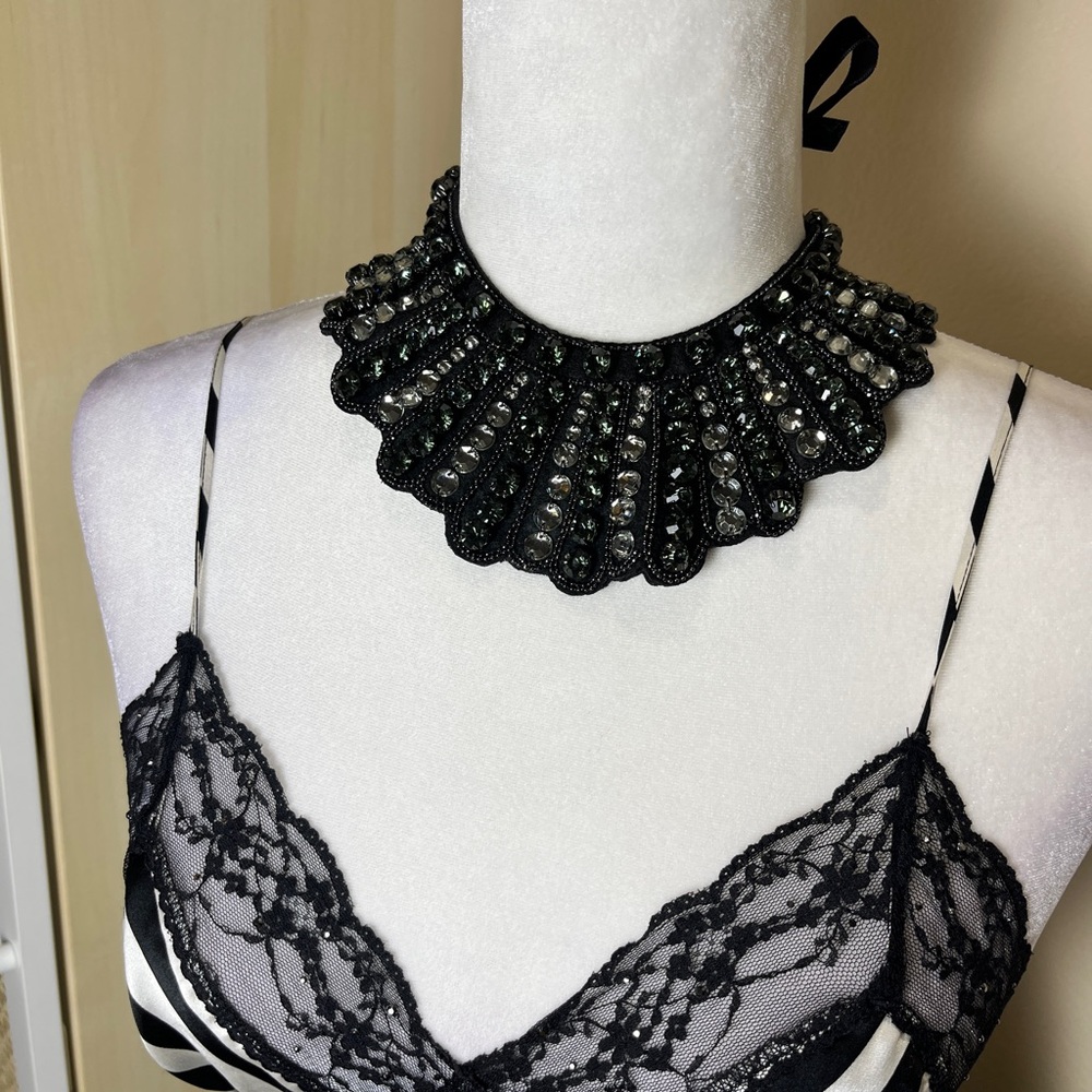 Banana Republic Notorious Necklace